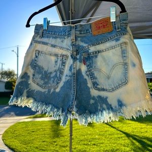 Levi bleach dye cut offs 550s